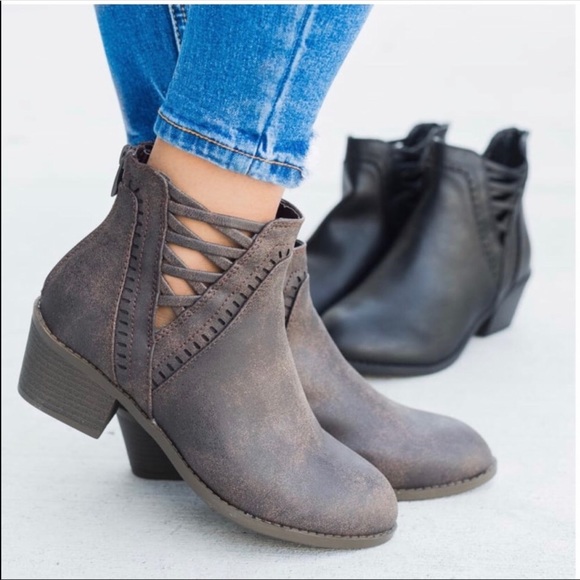 😍restock Brown criss cross v cut booties - Picture 7 of 8